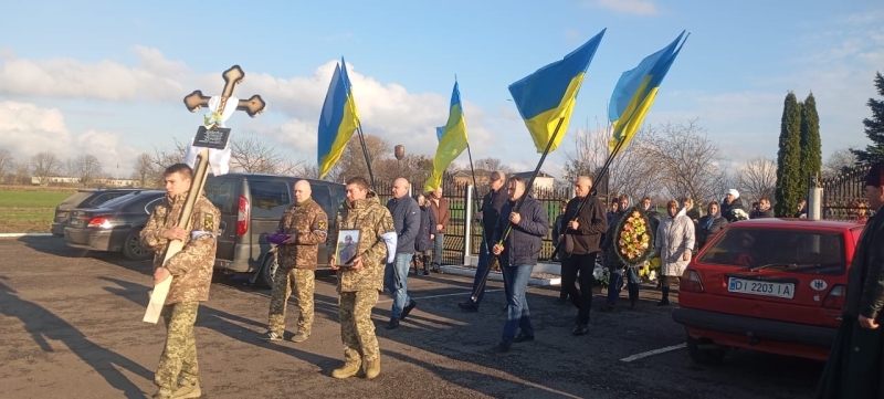 Осиротіли донька і син: в останню дорогу провели 34-річного Героя з Волині Віталія Павловича