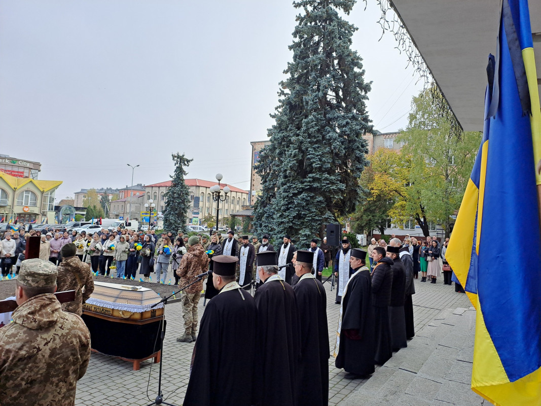 Вісім місяців рідні жили надією, але захисник повернувся «на щиті»: на Волині попрощалися із полеглим на війні Валерієм Степанюком