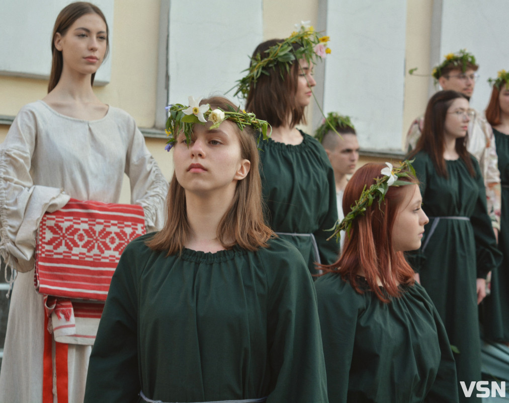 «Культурний весняний контрнаступ»: архієрейський хор «Оранта» дарував лучанам віру, надію та весну