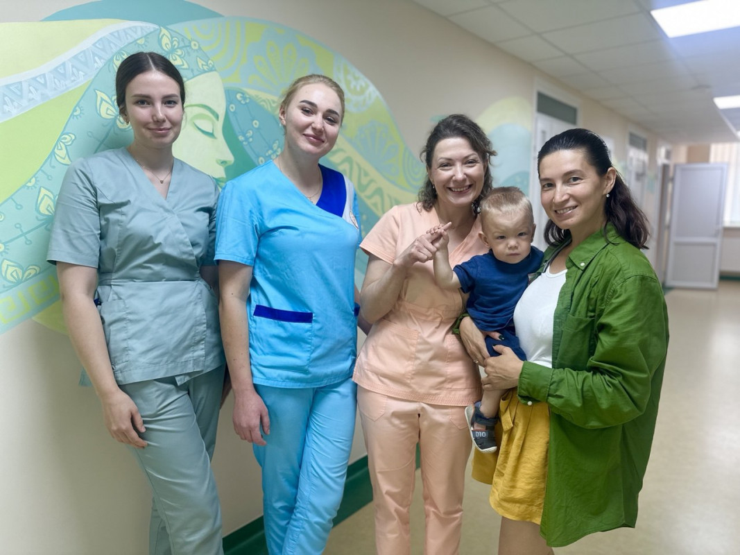 Медсестра з Луцька стала хресною передчасно народженому малюку, якого виходжувала в реанімації