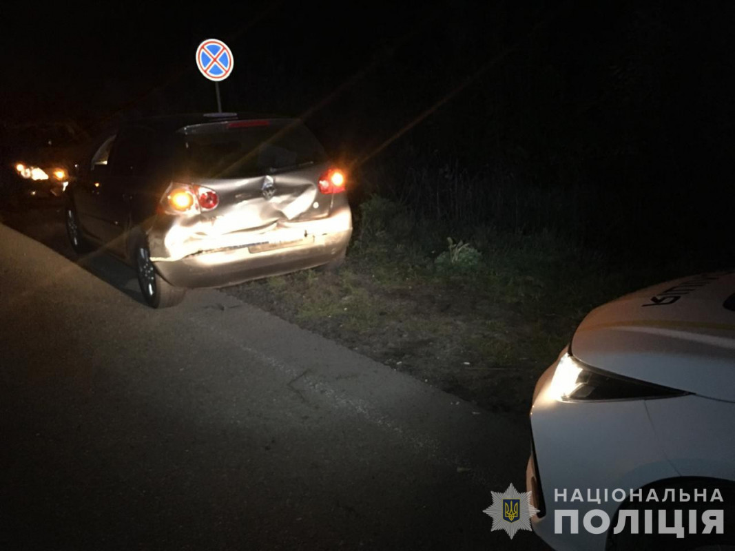 На Волині п'яний водій зіткнувся з автівкою і вдарив поліцейського