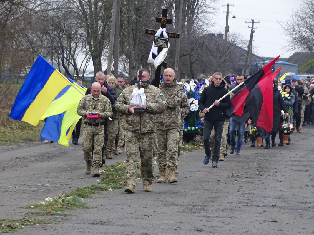 Добровольцем пішов до війська: на Волині попрощалися з Героєм Сергієм Попрійчуком