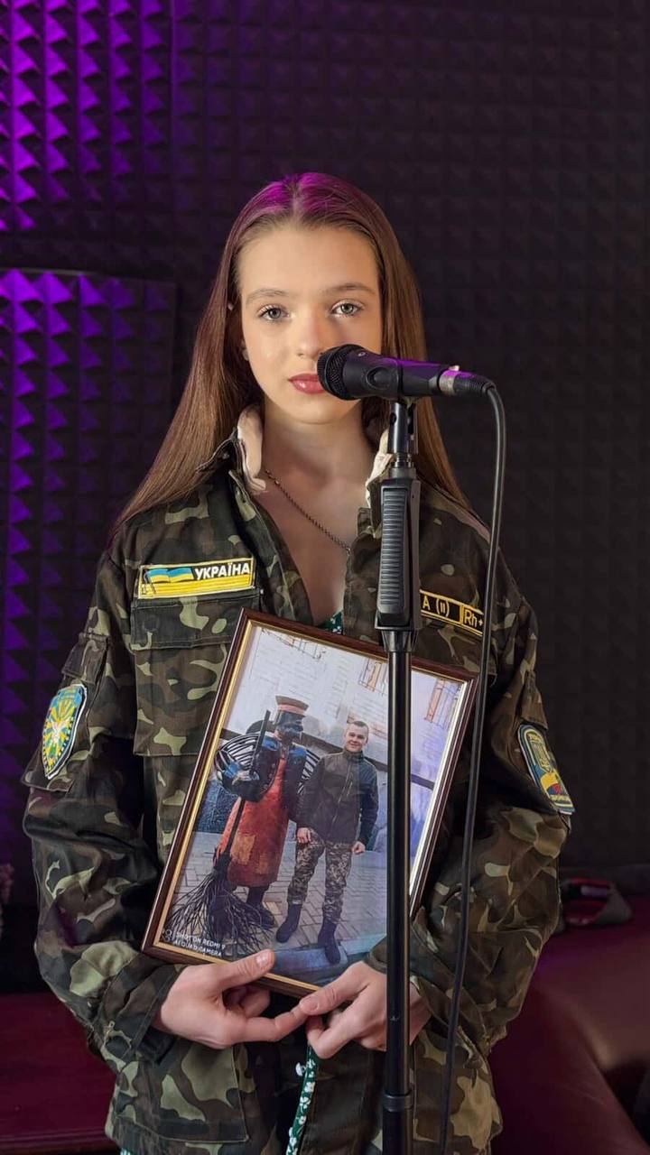 Тато зник безвісти, а вона варить мило й допомагає іншим: історія 13-річної Софії з Волині