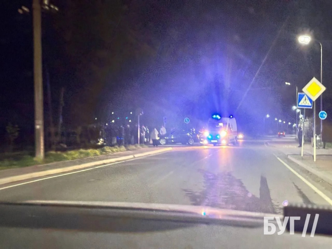 На Волині бус злетів у кювет і перекинувся: постраждали четверо молодих людей