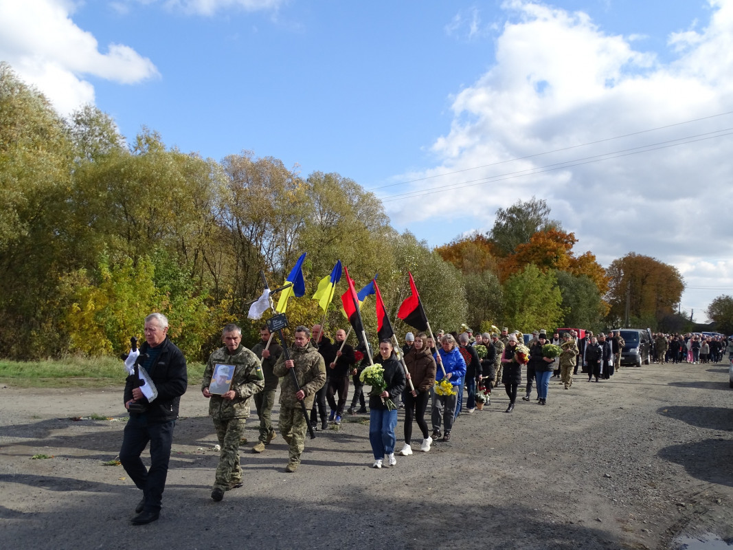 Майже рік вважався зниклим безвісти на Волині попрощались з Героєм Олександром Жуком
