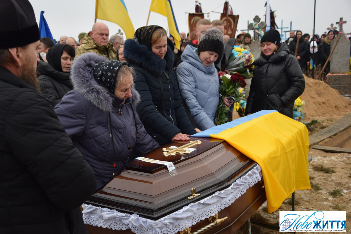 Поліг смертю хоробрих: на Волині попрощалися із 48-річним Героєм Миколою Рябіїком