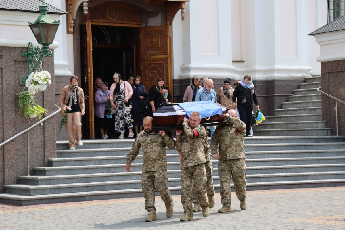 У Луцьку провели в останню путь Валерія Ткачука: захисник поліг понад півтора року тому