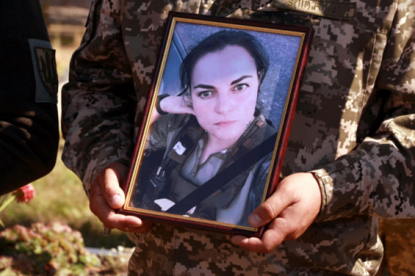 «Моя мама померла. Її вбили росіяни», - донечка загиблої бойової медички Олени Созонюк з Волині