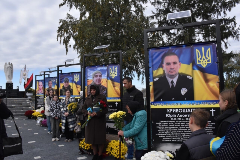 Пам’ять поколінь: на Волині відкрили меморіал загиблим у війнах односельчанам та Алею Слави