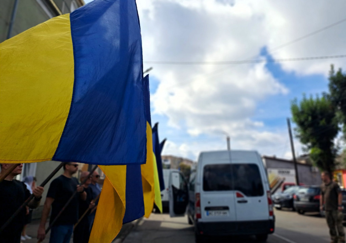 Медики боролися за його життя, але врятувати воїна не вдалося: на Волині поховали Героя Валентина Колочуна