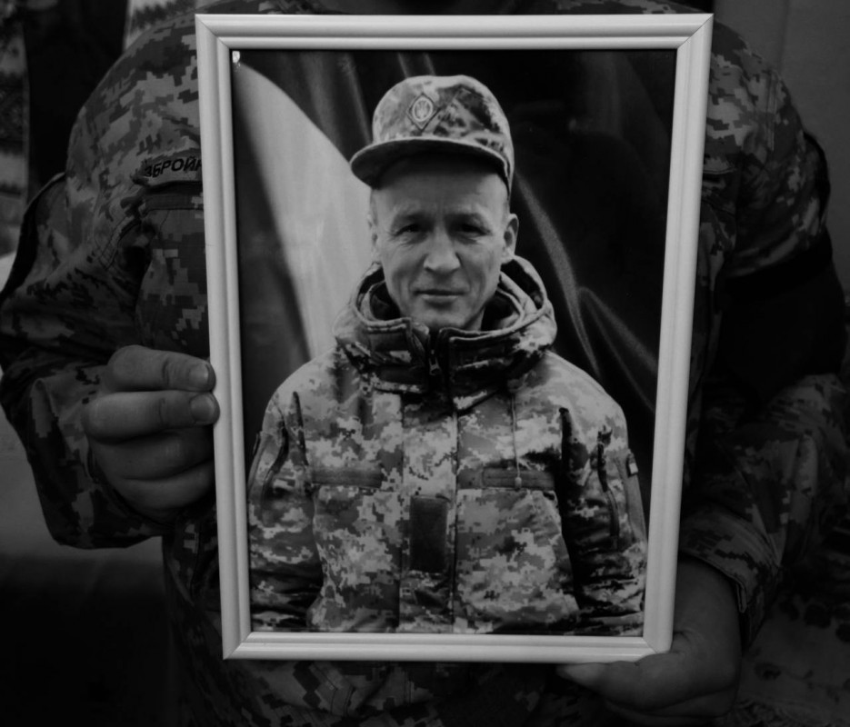 Напівсиротами стали дві донечки: на Волині попрощались з Героєм Миколою Каліщуком