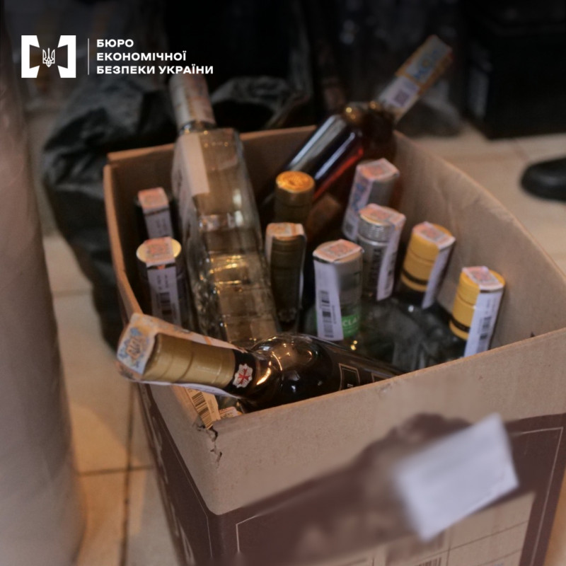 У Луцьку викрили підпільне виробництво алкоголю та сигарет