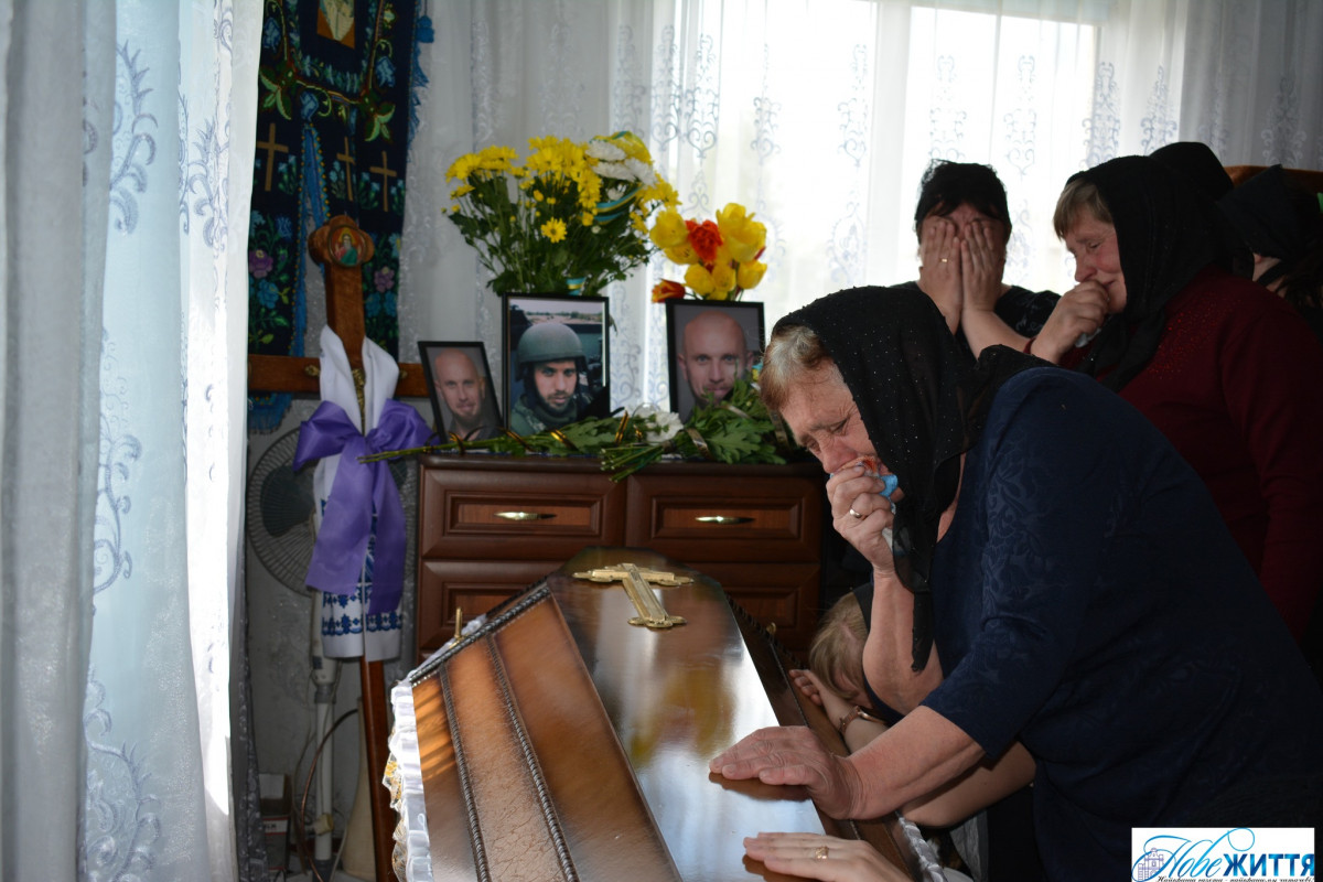 Мати поховала третю дитину: на Волині попрощалися із полеглим Героєм Олександром Бишевичем