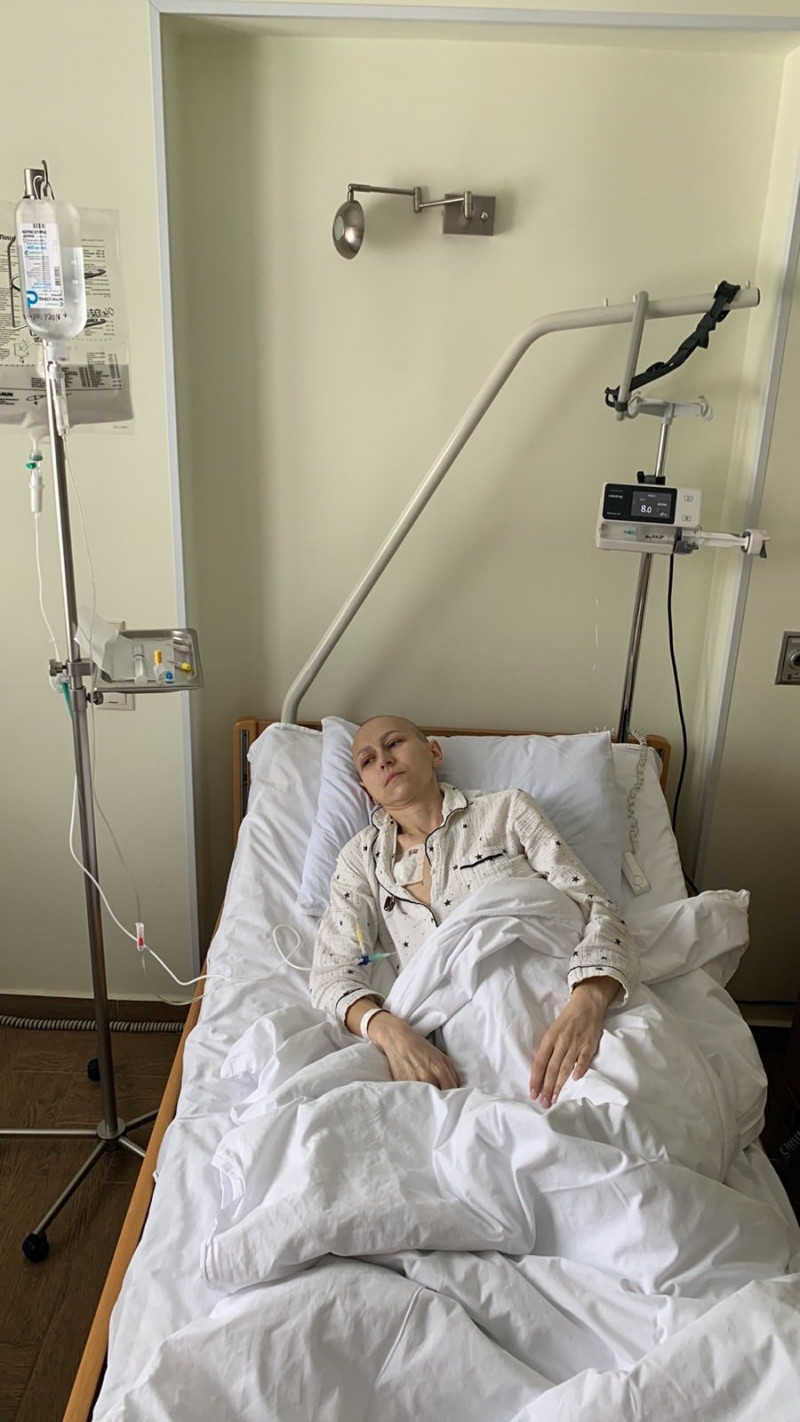 Найменшій донечці лише два роки: волинянка бореться з онкологією