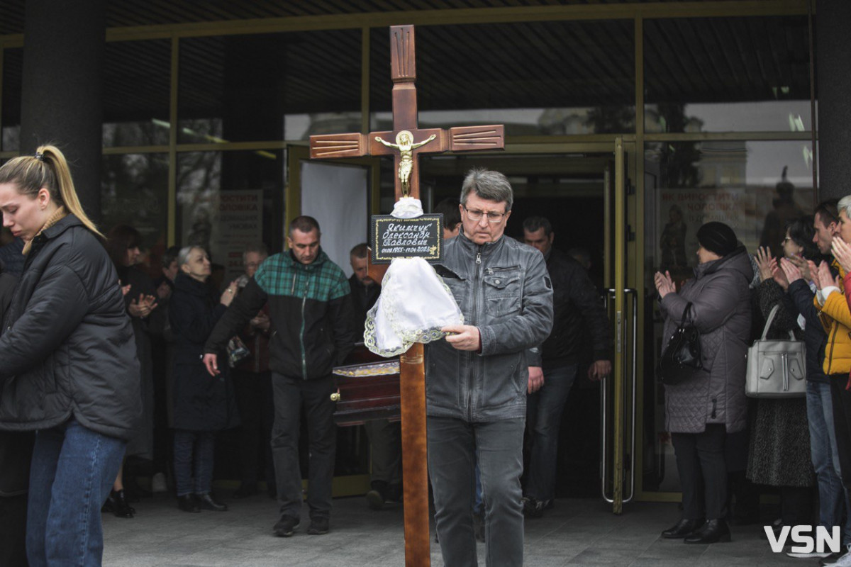 Останні оплески: у Луцьку попрощалися з народним артистом Олександром Якимчуком