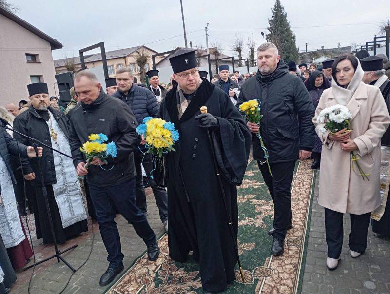 Місце пам’яті та молитви: у громаді на Волині відкрили Алею Героїв
