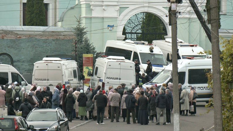 Виселення громади УПЦ з Успенського собору на Волині: замки змінено, майно описано