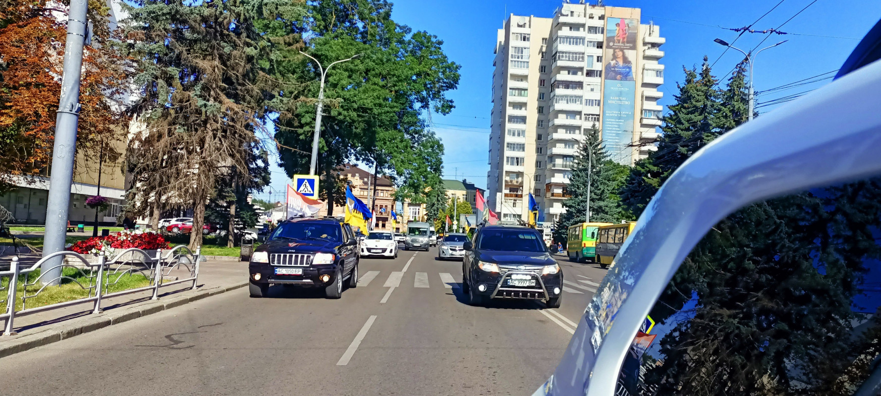 Три доньки втратили батька: на Волині попрощалися з Героєм Сергієм Петровим