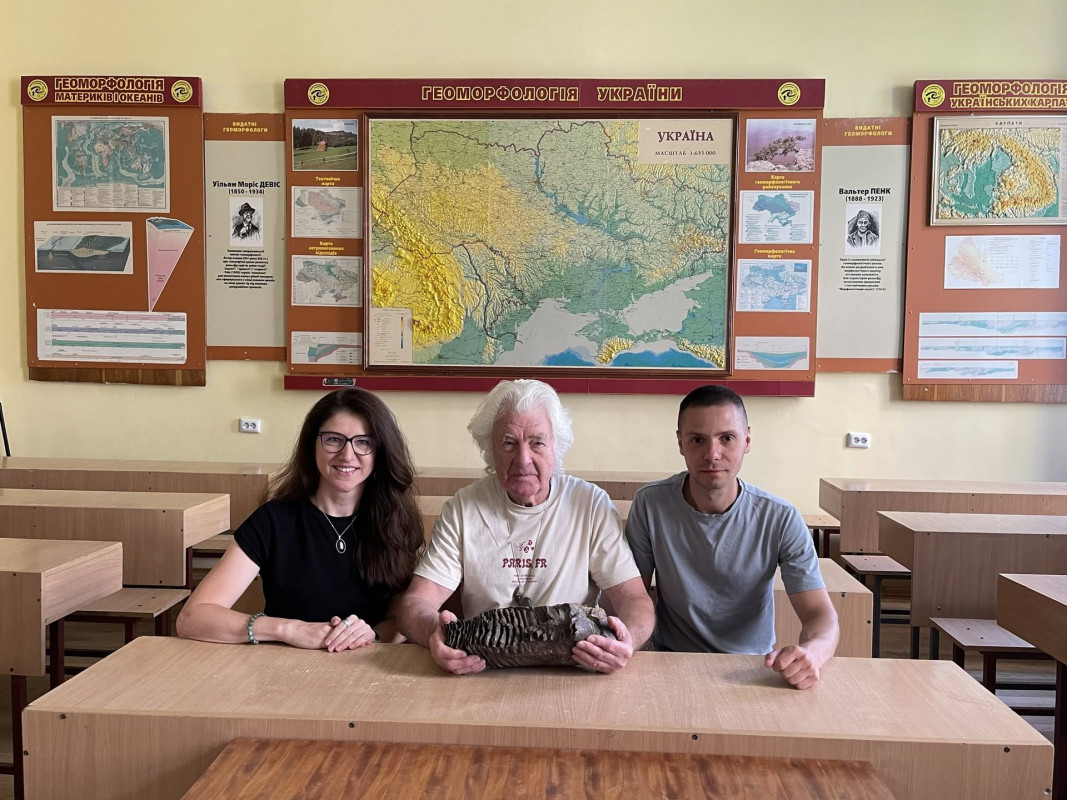 На Львівщині у річці знайшли зуб мамонта (фото)
