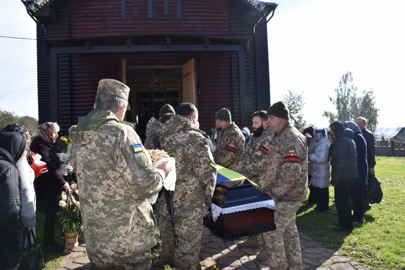 Родина втратила єдиного сина: на Волині попрощались із Героєм Петром Бідуном