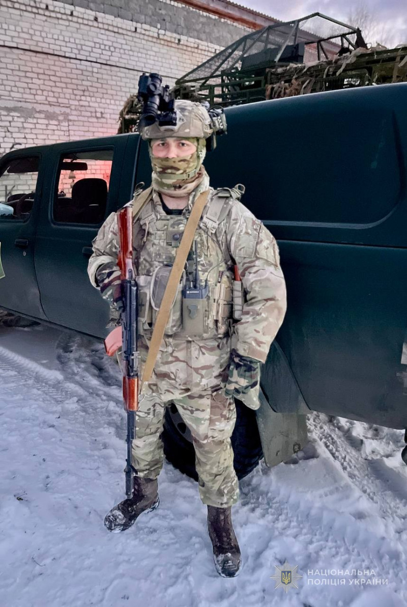 Бойовий медик-поліцейський з Волині заручився з коханою напередодні Дня закоханих