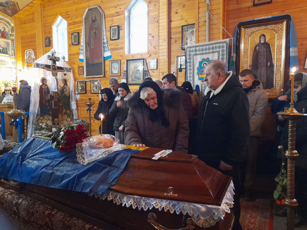 Син та донька більше не побачить тата: на Волині попрощалися із Героєм Сергієм Семеновим, який загинув ще у квітні 2022 року