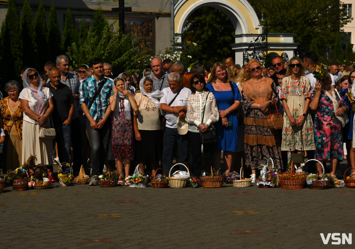 Кошики лучан на Спаса: що освячували у Свято-Троїцькому Соборі. Фото