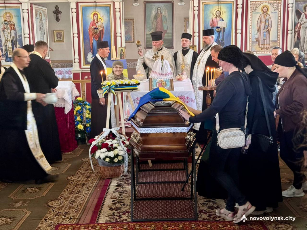 Понад рік вважався зниклим безвісти: на Волині поховали Героя Василя Сачука