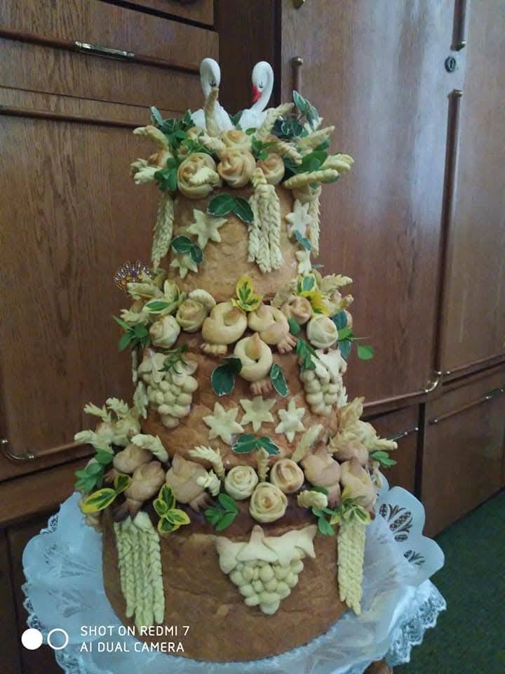 Майстриня з Волині пече короваї, які замовляють по всій Україні та за кордоном