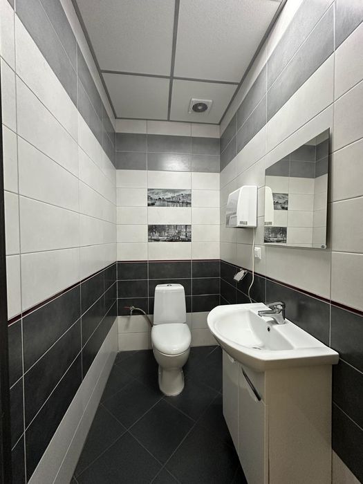 У Нововолинську продають комплекс із гаражів, складів та офісів за 11 мільйонів