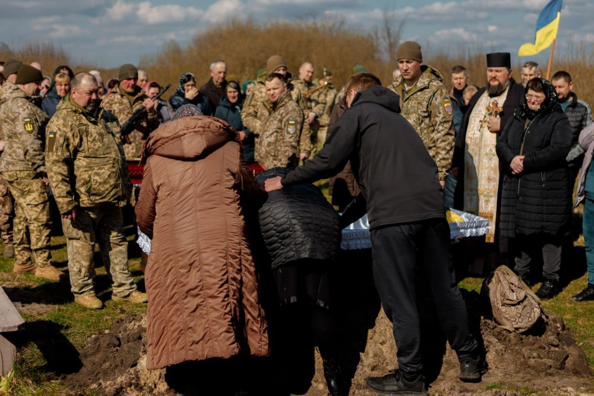 Загинув у бою за Україну: на Волині поховали Героя Сергія Глинянка. Фото