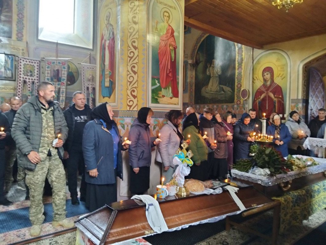 Життя обірвалось внаслідок важких поранень: на Волині попрощались з Героєм Володимиром Андрійчуком