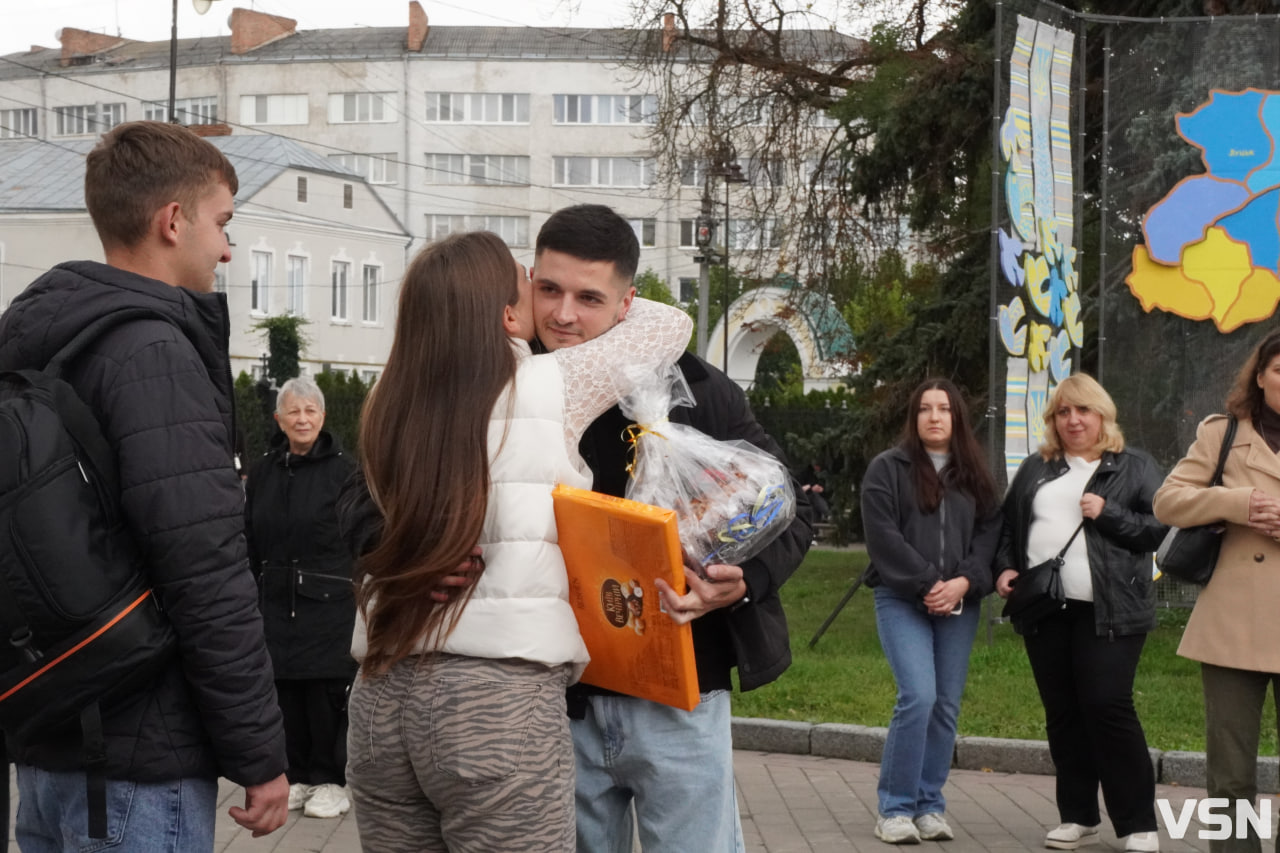 «Я зараз тут, і це моя реальність»: у Луцьку зустріли захисника Павла Літвіна після 50 місяців полону