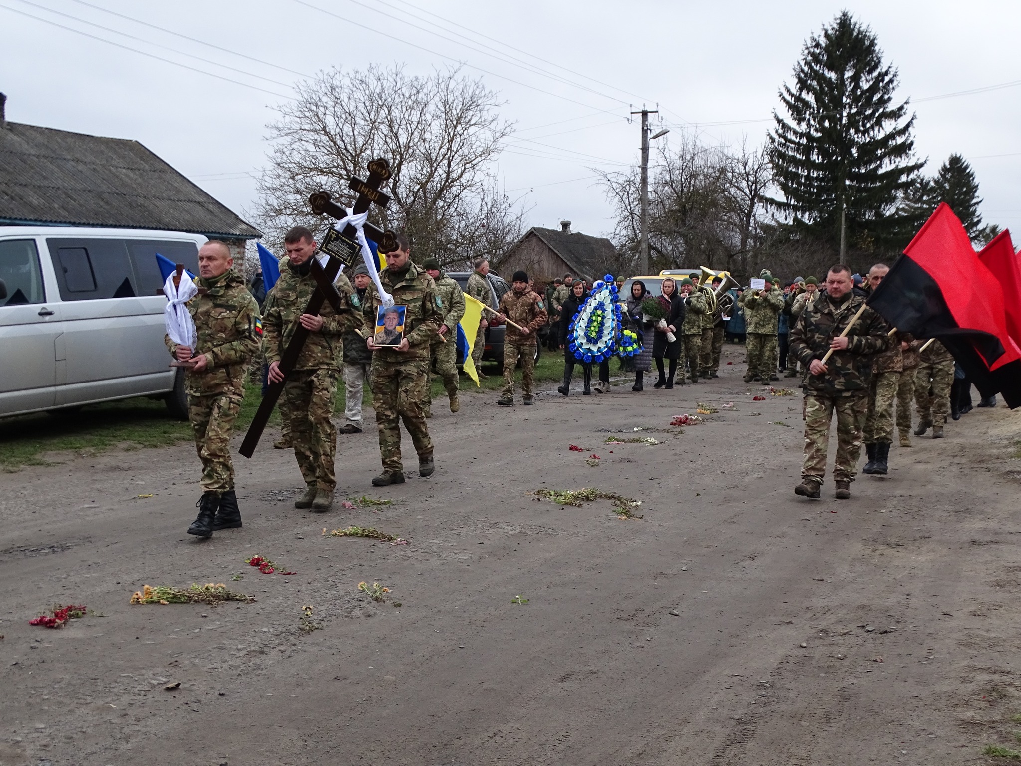 Мобілізували у липні, а в листопаді він уже загинув: Волинь попрощалася із ще одним Героєм, який віддав життя за Україну