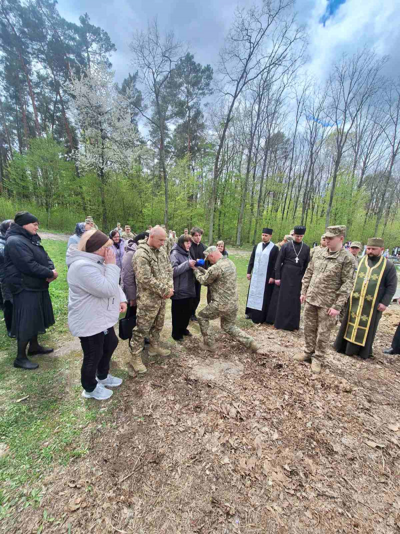 Останній дзвінок для Героя: у місті на Волині попрощалися з Олександром Каленюком