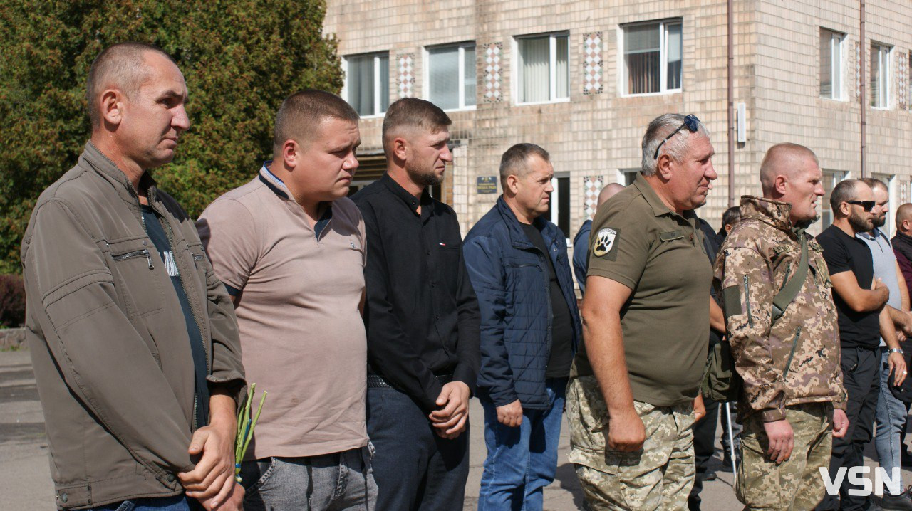 Повернувся додому після майже дворічної невідомості: Рожищенська громада зустріла «на щиті» Героя Віталія Козла. Фото