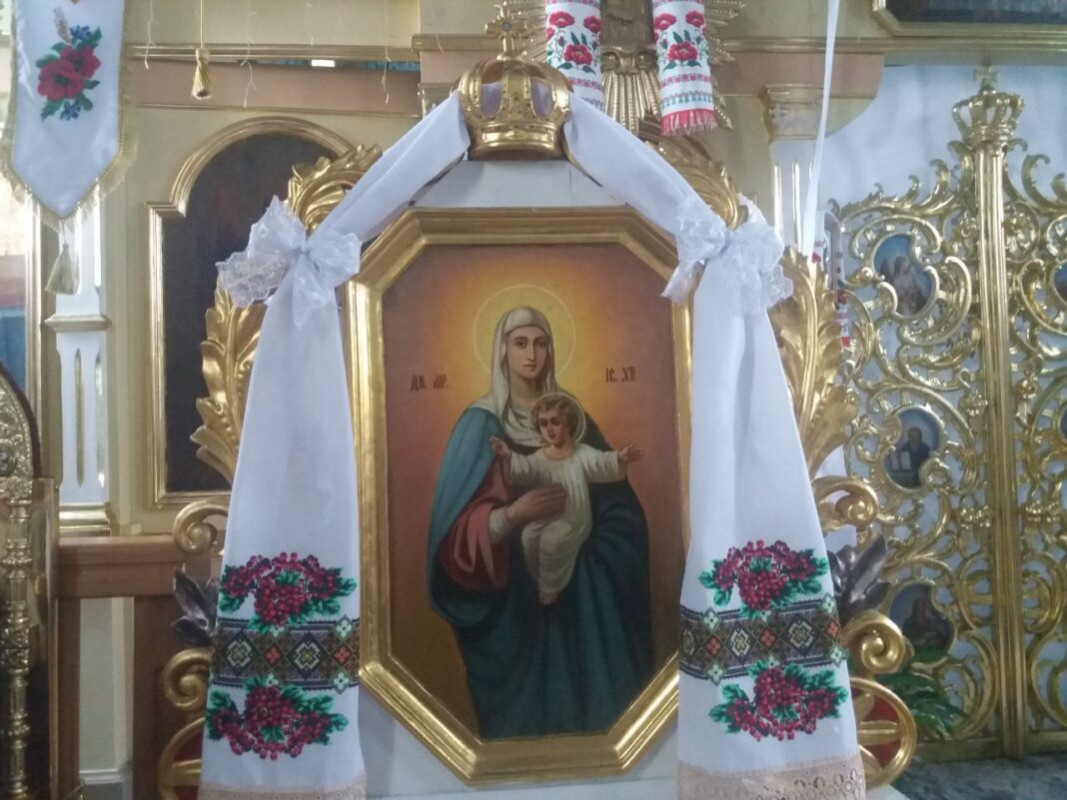 «Молилися – і сталося диво»: до ікони у храмі Луцького району приїжджають з усіх куточків України і з-за кордону