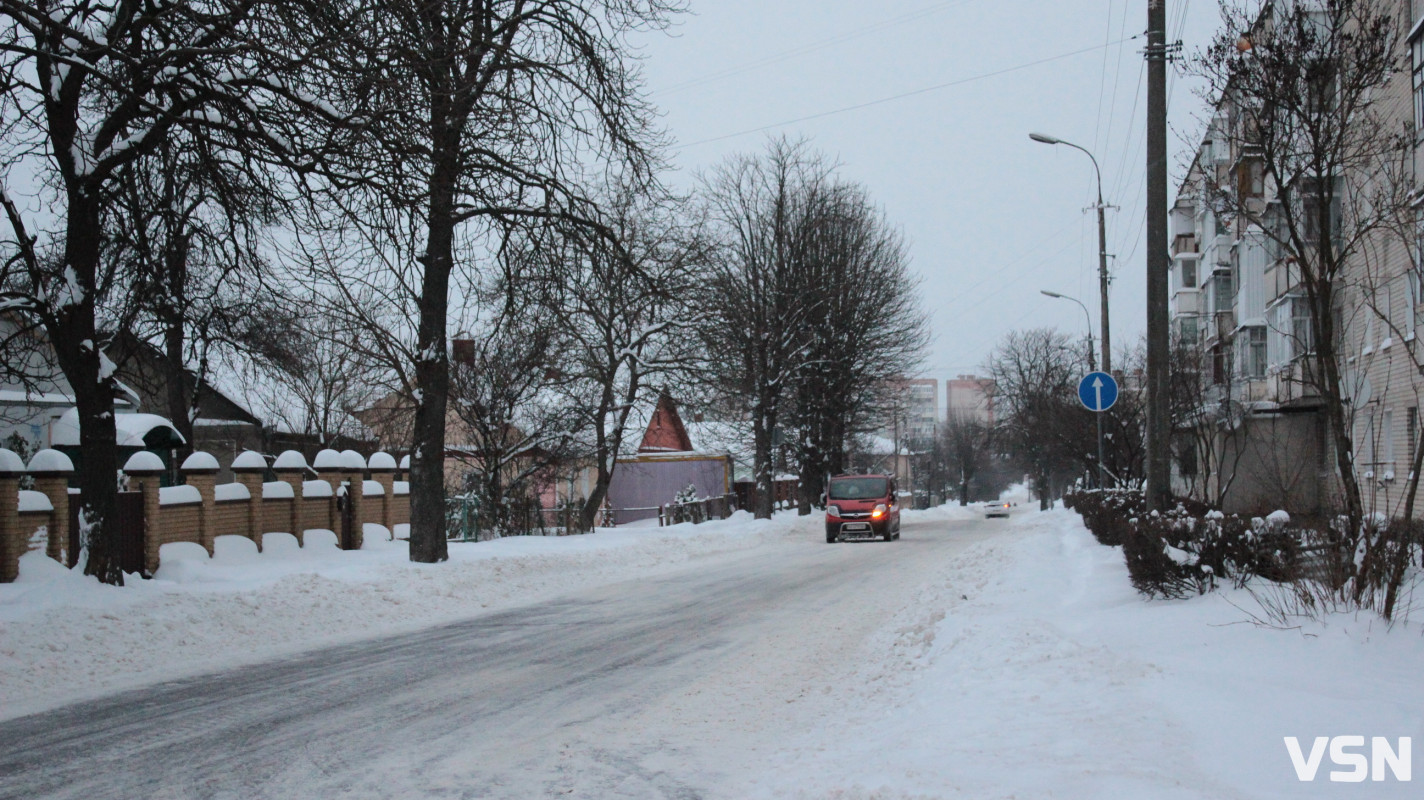 Луцьк після тижня снігопадів: фоторепортаж із засніжених вулиць міста