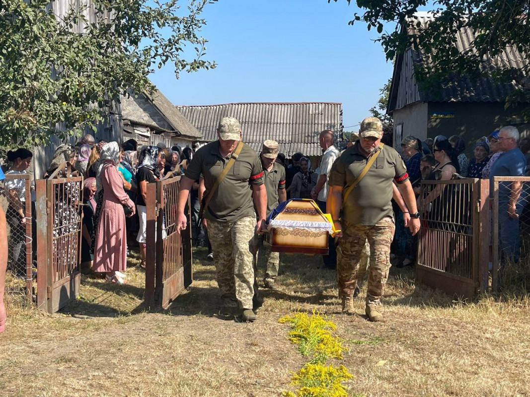 Життя забрали ворожі дрони: на Волині попрощались з 43-річним Героєм Миколою Перхуном