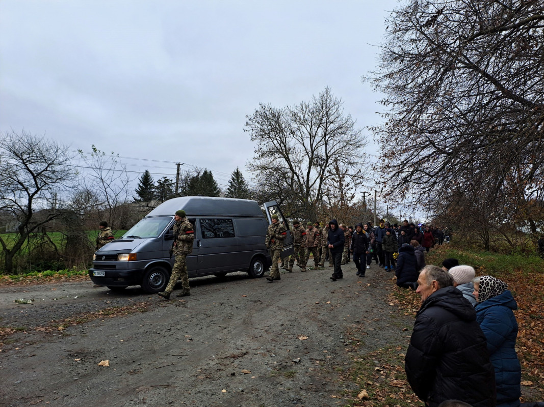 Влітку отримав повістку, а в листопаді загинув: на Волині усе село прийшло на похорон Героя Сергія Клекоцюка. Фото