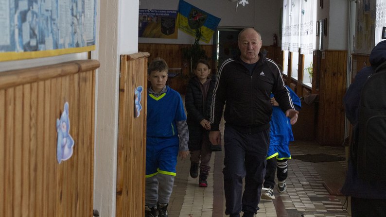 Продав корову заради музики: історія вчителя з Волині, який написав понад 250 пісень