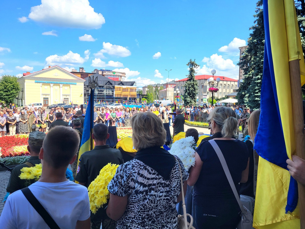 Навіки 30 і 38: на Волині в останню путь провели молодих Героїв, життя яких забрала війна