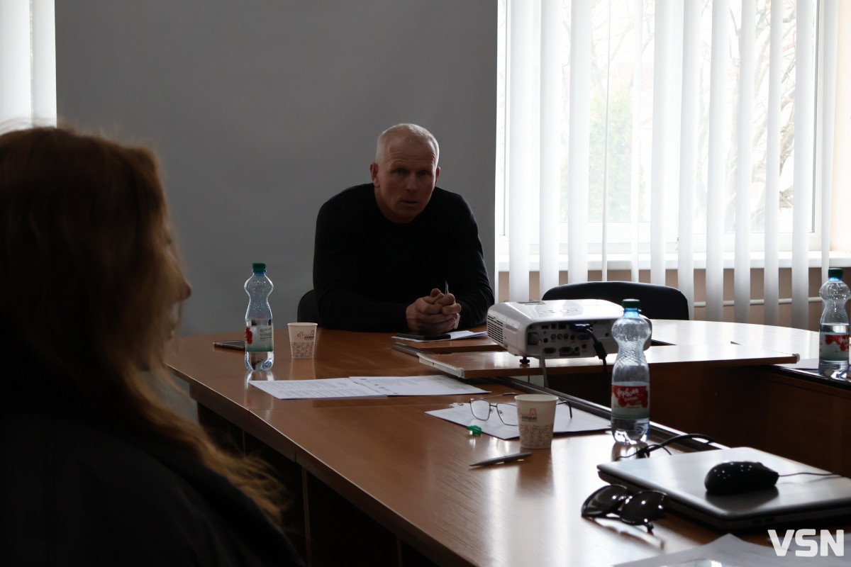 Стан доріг, випадки сказу та спалювання сухостою: у Луцьку прозвітували старости округів