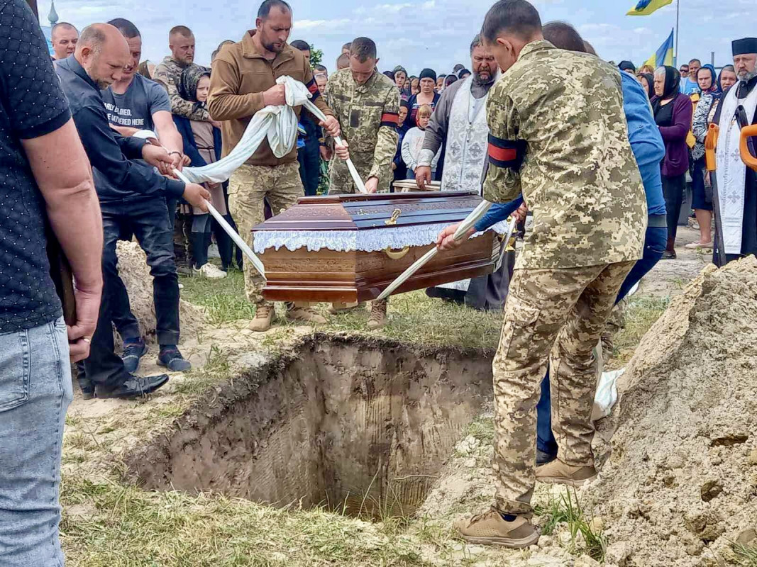 Молоде життя обірвала снайперська куля: на Волині попрощалися із Героєм Миколою Сахарчуком