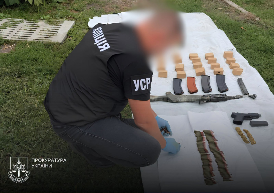 Отримували зброю із районів бойових дій та продавали: на Волині викрили трьох чоловіків