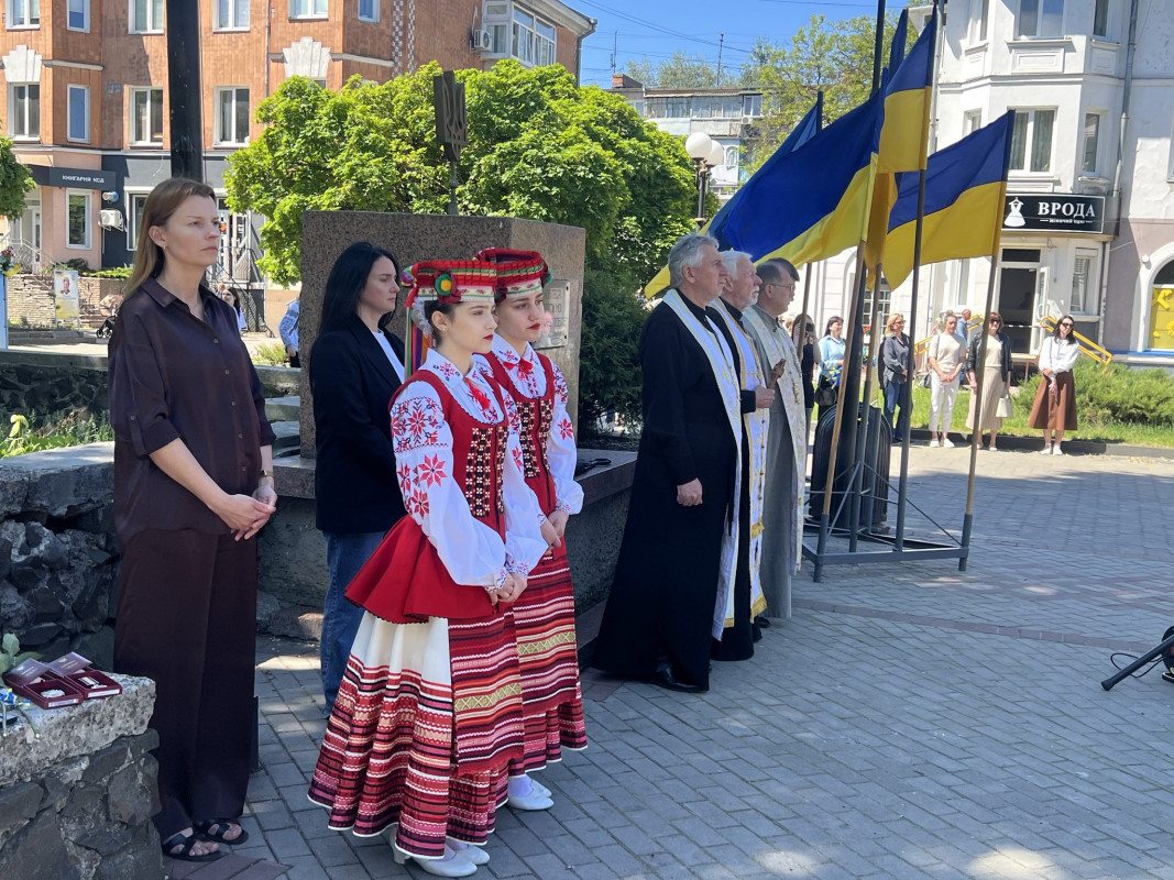 «Комбатантський хрест» та ордени «За мужність»: у місті на Волині вшанували полеглих воїнів