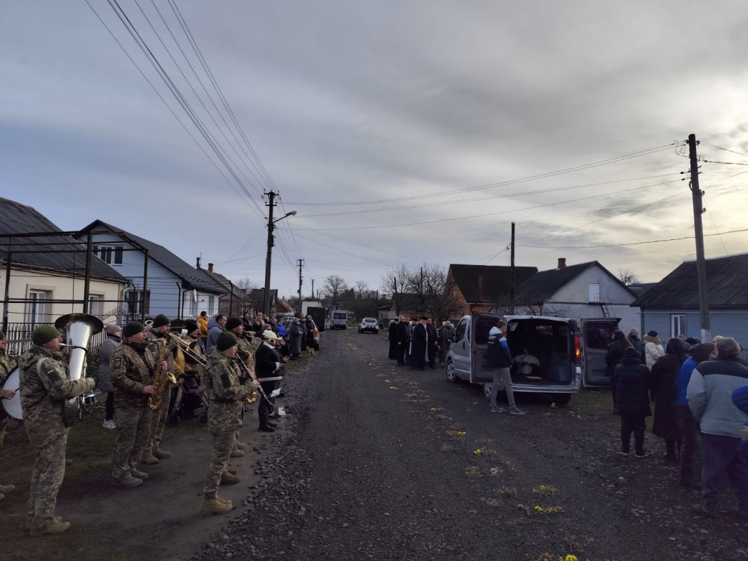 Майже через 7 місяців повернувся додому: на Волині попрощалися з 33-річним Героєм Дмитром Трофімюком