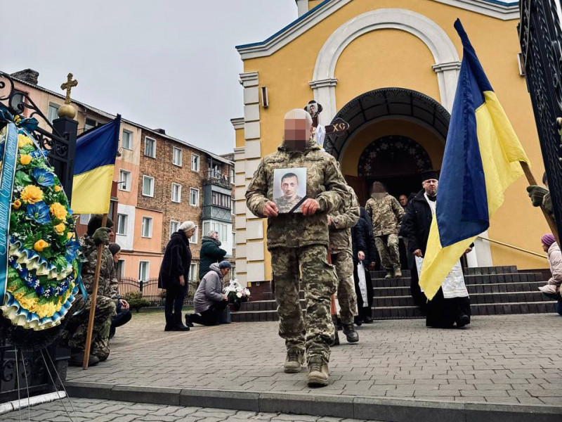 Загинув у Курській області: на Волині попрощалися з Героєм Степаном Гученком