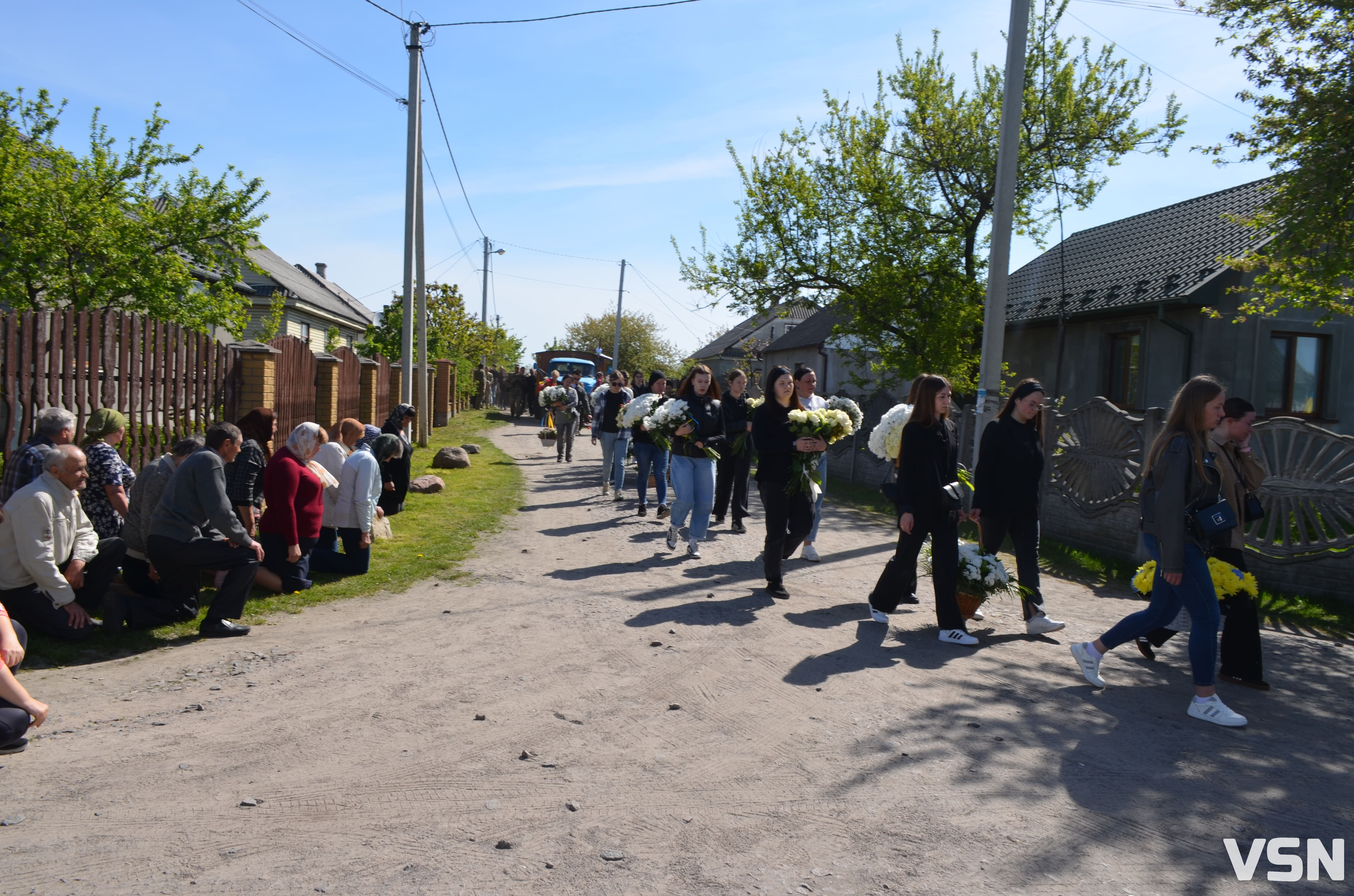 Був людиною, до якої тягнулося серце: на Волині попрощалися з 26-річним Героєм Дмитром Слюсарем
