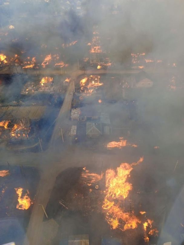«Пекло та вогняний апокаліпсис»: у Росії повністю згоріло селище. Фото, відео.